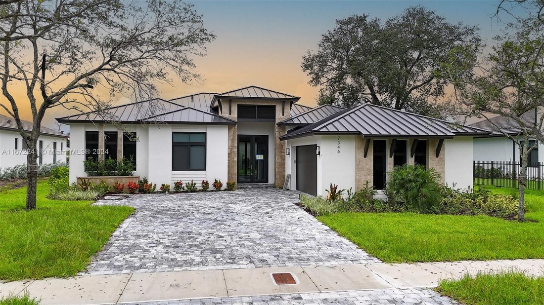 7346 Sw 72 Nd Pl In Miami, Fl, United States For Sale (14791123)