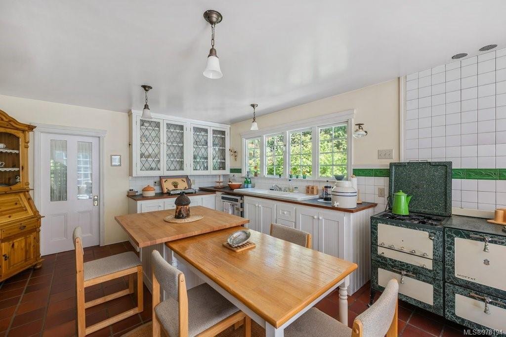 A Beautiful Home Nestled In The In Lasqueti Island, British Columbia