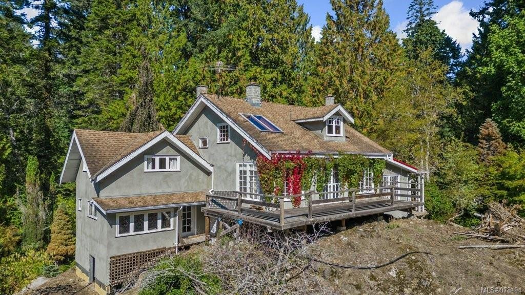 A Beautiful Home Nestled In The In Lasqueti Island, British Columbia