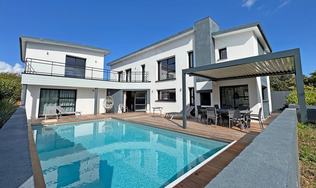 Camaret Sur Mer, Contemporary With Heated In Camaret Sur Mer, Brittany