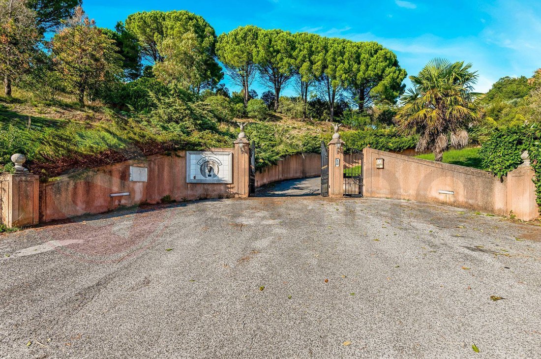 , Villa For Sale In Rocca D'evandro In Cocuruzzo, Campania, Italy For