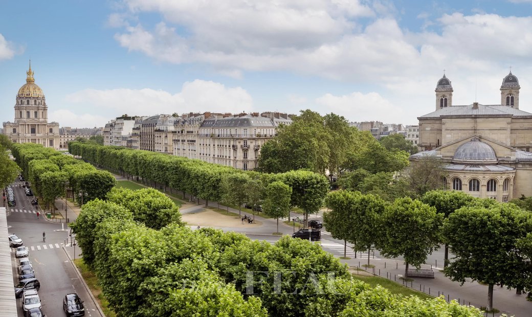 Paris 7th District A 6 Bed Family Apartment In Paris, île De France