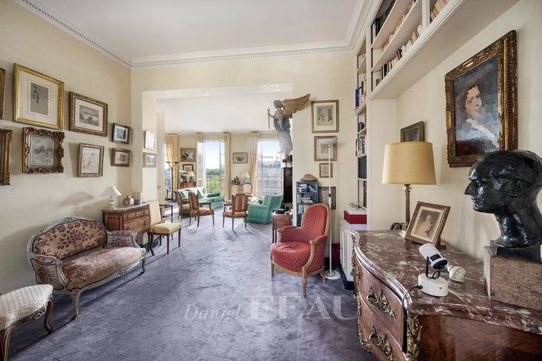 Paris 7th District A 6 Bed Family Apartment In Paris, île De France