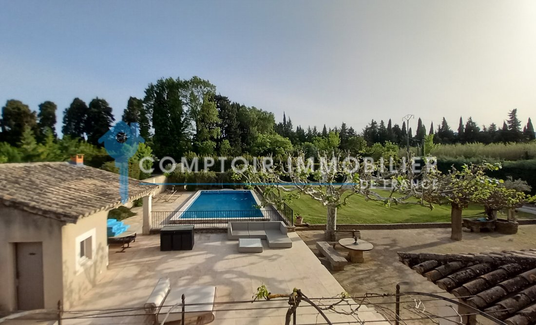 A Provençal Dream: Sunlit Elegance at the Foot of the Alpilles