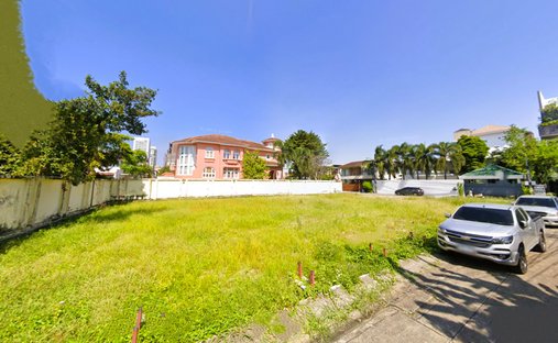 Land in Phra Khanong Nuea, Bangkok, Thailand 1