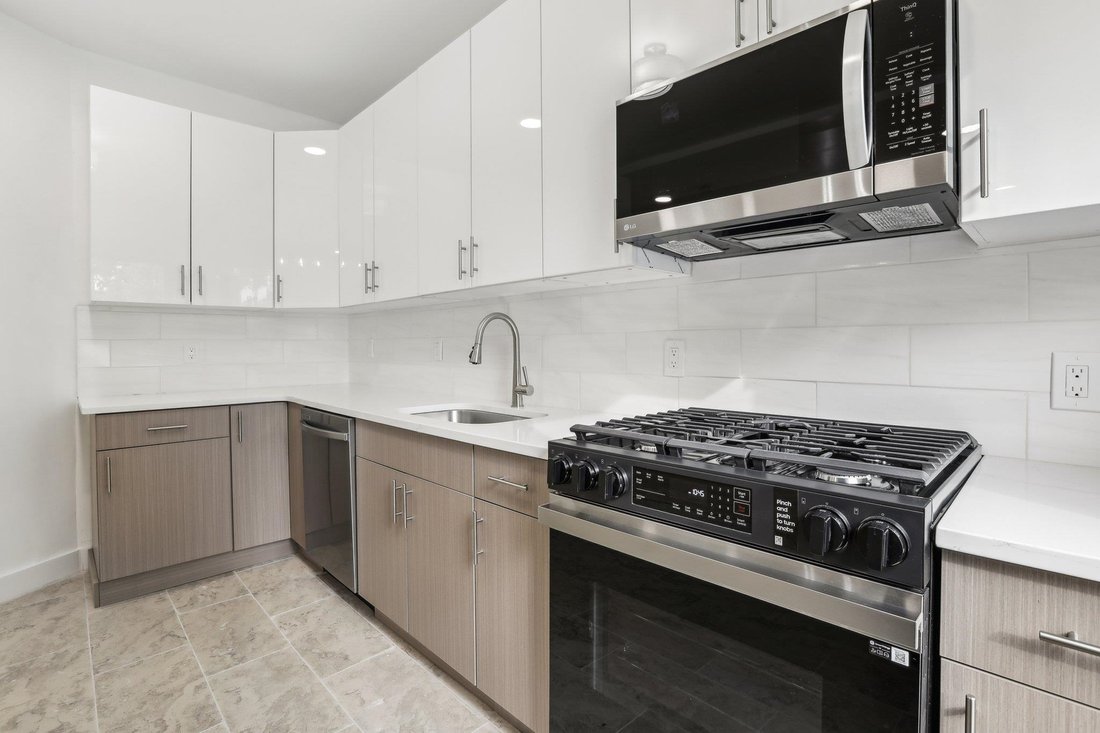 157 Bowers Street 2 In Jersey City, New Jersey, United States For Sale