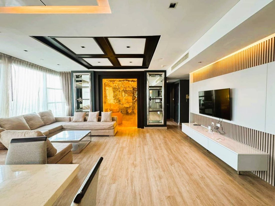 Condo in Phra Khanong Nuea, Bangkok, Thailand 1 - 14179097