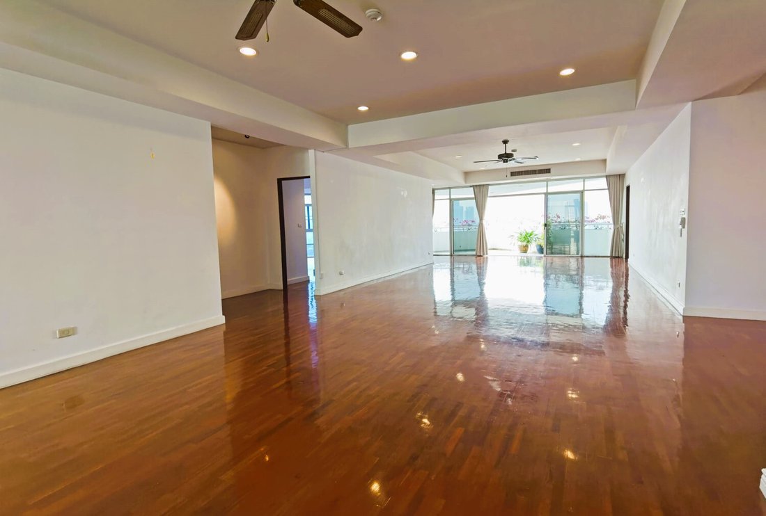 Condo in Phra Khanong Nuea, Bangkok, Thailand 4 - 14791840