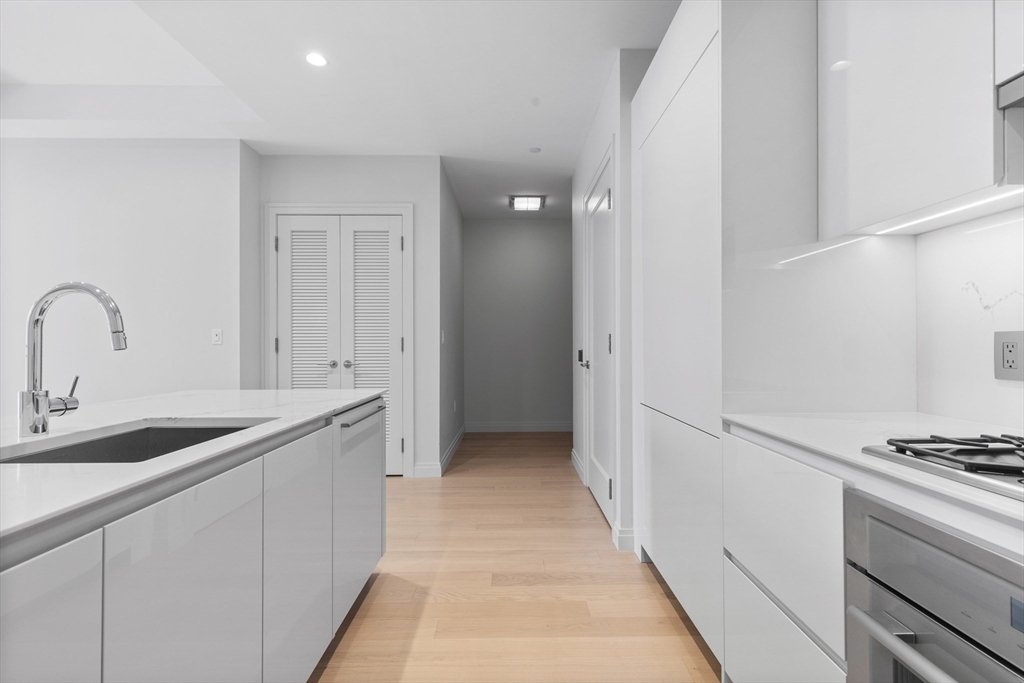 Condo in Boston, Massachusetts, United States 3 - 14789010