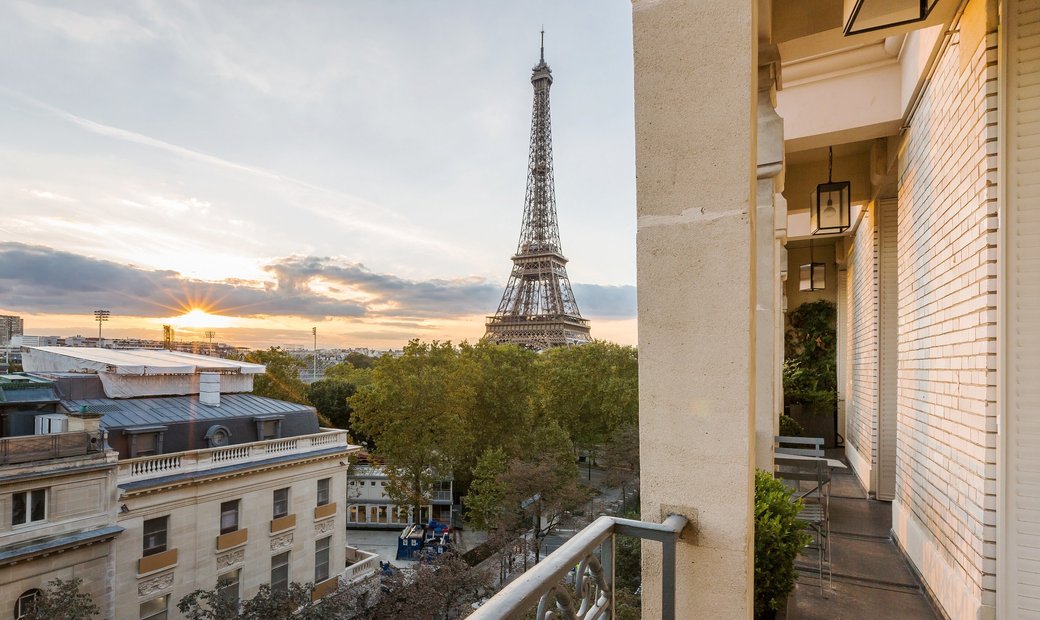 Family Apartment With Balconies And Views Onto In Paris, île De France