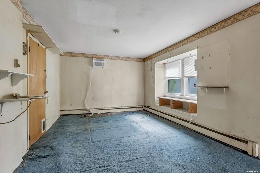 House Nesconset In Nesconset, New York, United States For Sale (14788970)