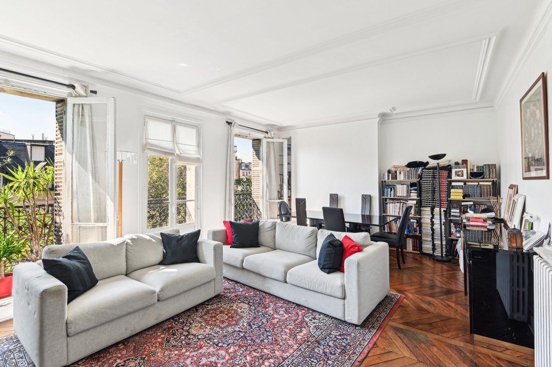 Family Apartment With Balcony And Open Views In Paris, île De France