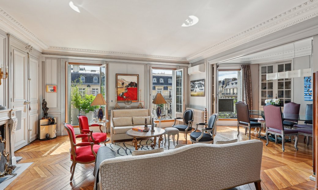 Family Apartement Plaine Monceau In Paris, île De France, France For