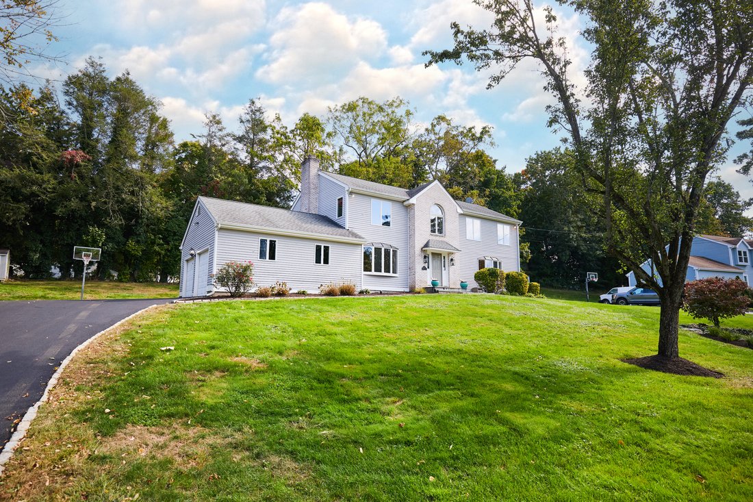 Charming Colonial In Trumbull's Nichols In Trumbull, Connecticut