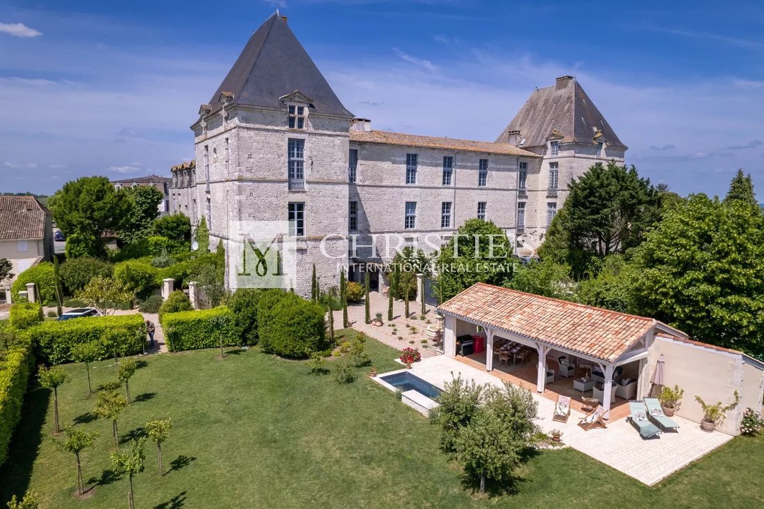The South Tower A History Etched In In Bergerac, Nouvelle Aquitaine