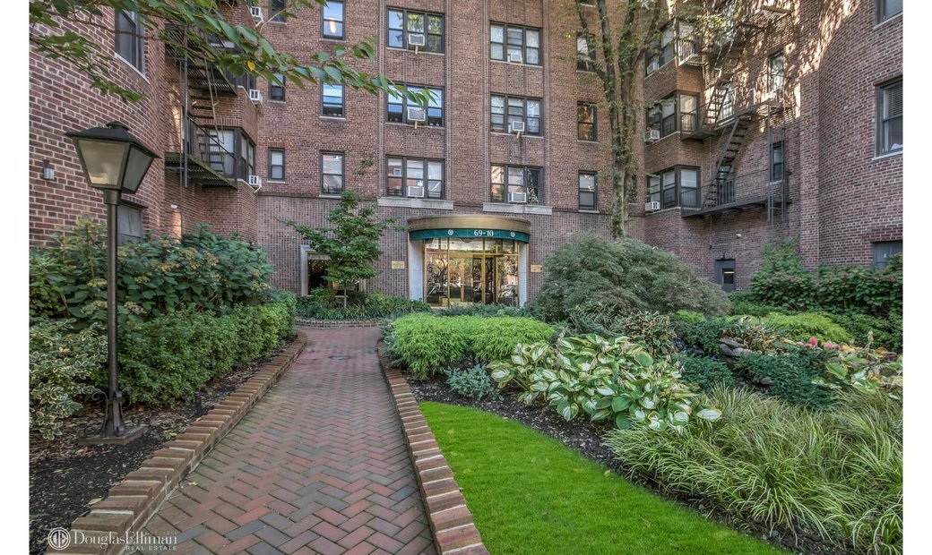 Coop Queens In Queens, Ny, United States For Sale (14792799)