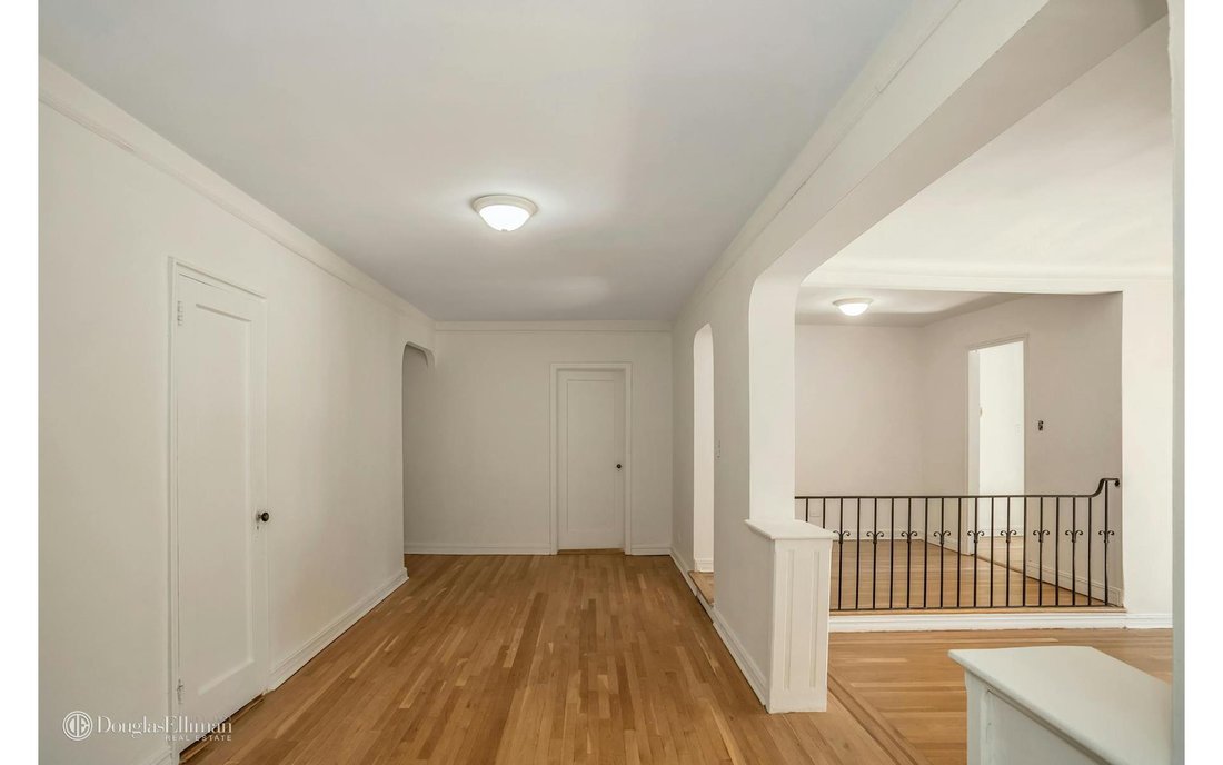 Coop Queens In Queens, Ny, United States For Sale (14792799)