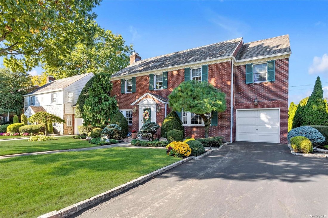 House Garden City In Garden City, New York, United States For Sale