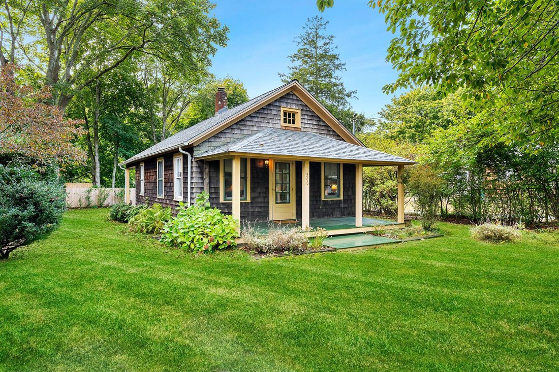 Charming Single Story Cottage In East Hampton, New York, United States