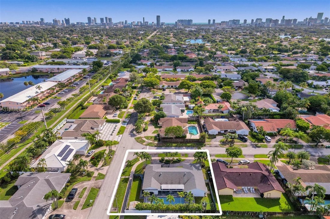 House Miami In North Miami Beach, Florida, United States For Sale