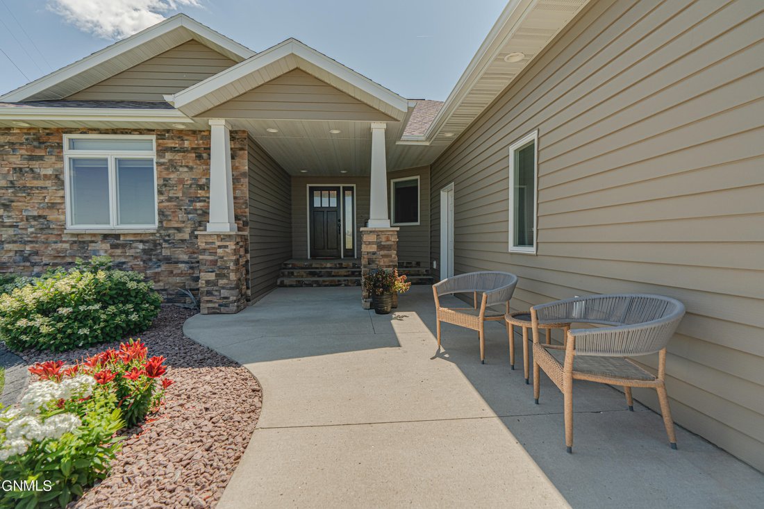 5 Bedrooms Single Family Detached In Bismarck, North Dakota, United