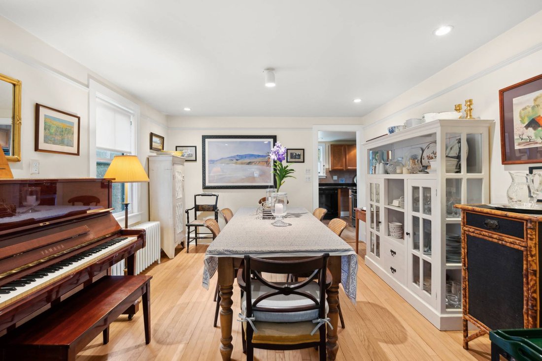 Charming Single Story Cottage In East Hampton, New York, United States