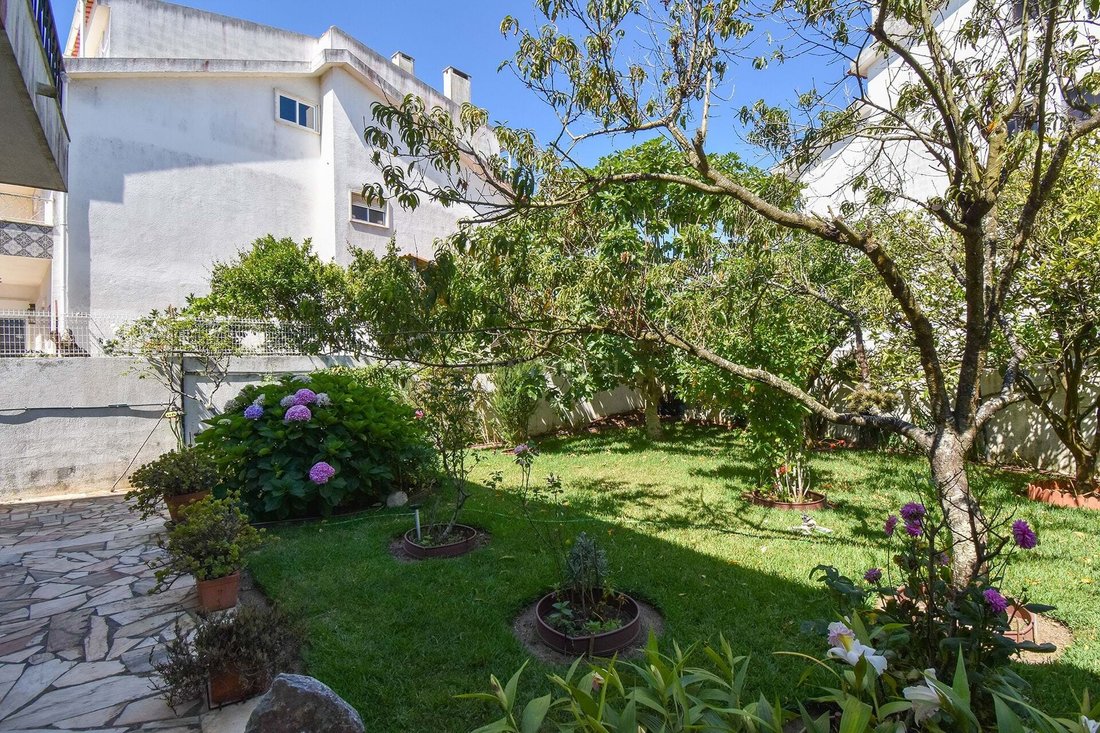 House Sintra Portugal In AlgueirãoMem Martins, Lisbon, Portugal For