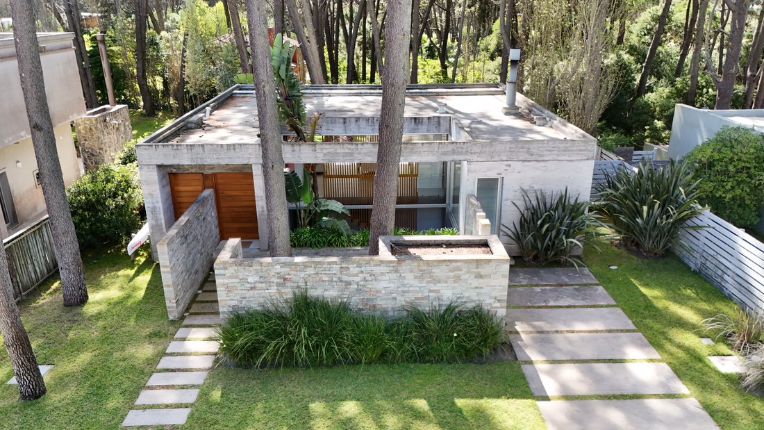 House in Punta del Este, Maldonado Department, Uruguay 2 - 14796434