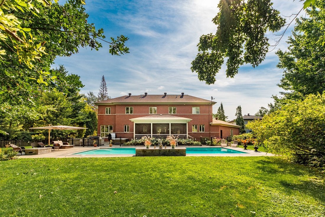 Pointe Claire, Montréal In Pointe Claire, Quebec, Canada For Sale