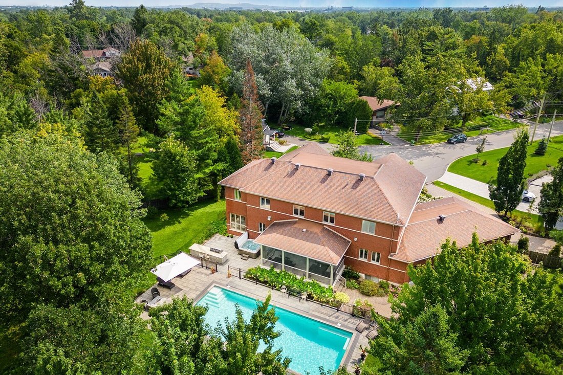 Pointe Claire, Montréal In Pointe Claire, Quebec, Canada For Sale