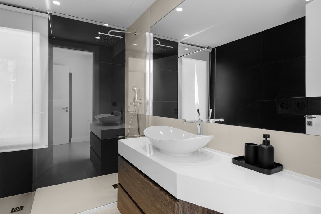 Villa in Marbella, Andalusia, Spain 4 - 14807467