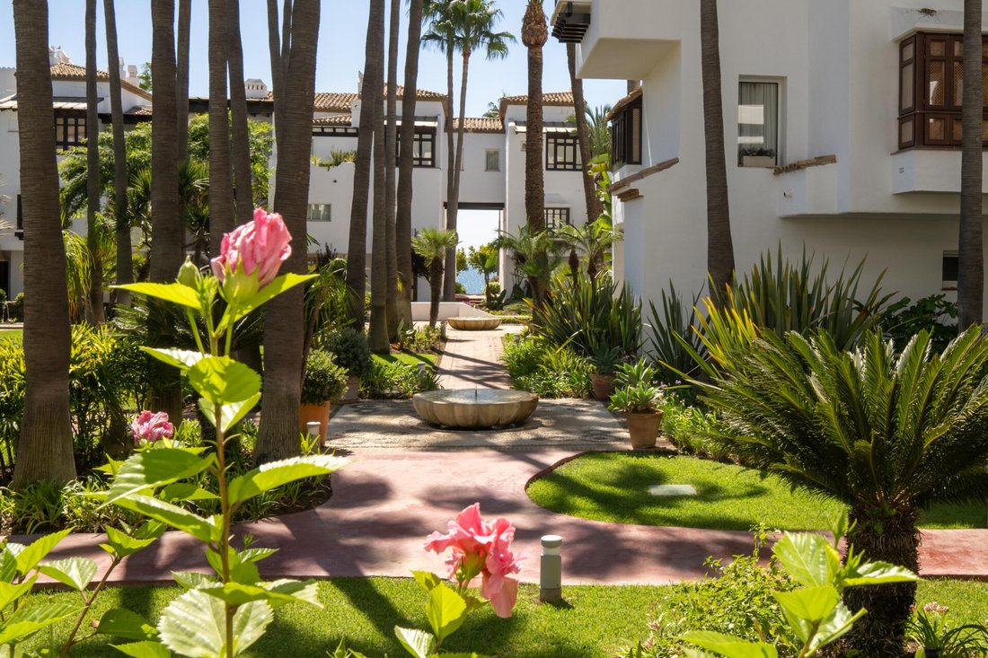 Villa in Marbella, Andalusia, Spain 5 - 14807468