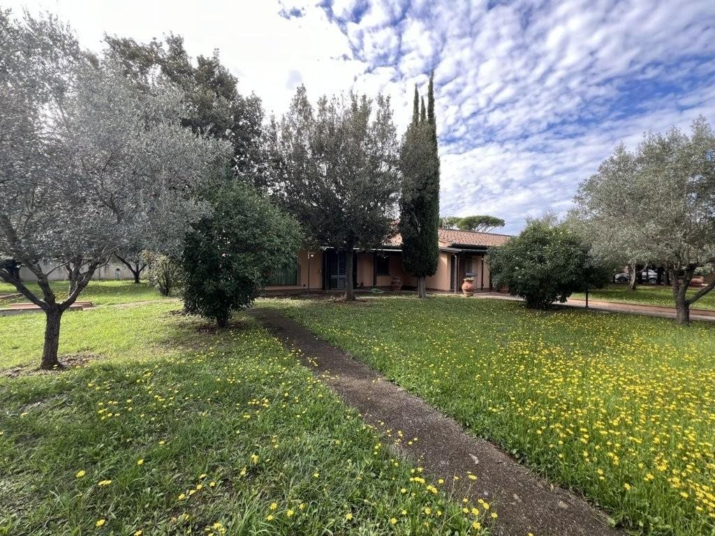 Villa in Cecina Centro, Cecina, Tuscany 2 - 14800843
