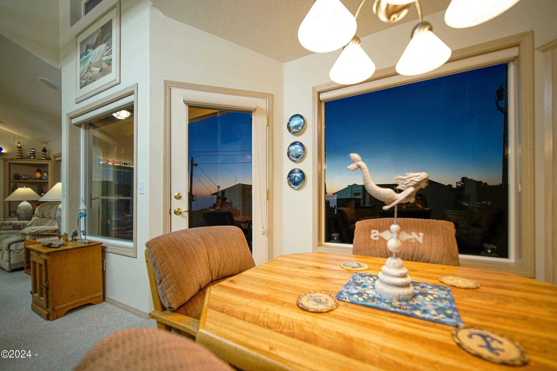 Single Family For Sale In Lincoln City In Lincoln City, Or, United