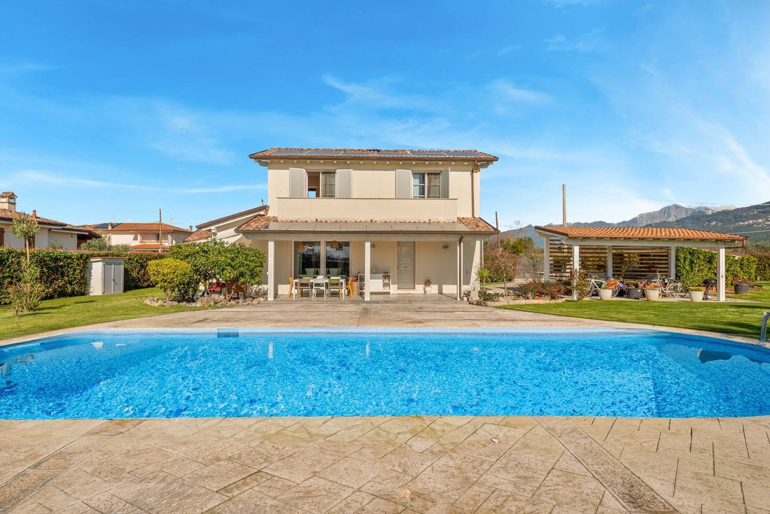 Villa in Capezzano Pianore, Camaiore, Tuscany 2 - 13937413