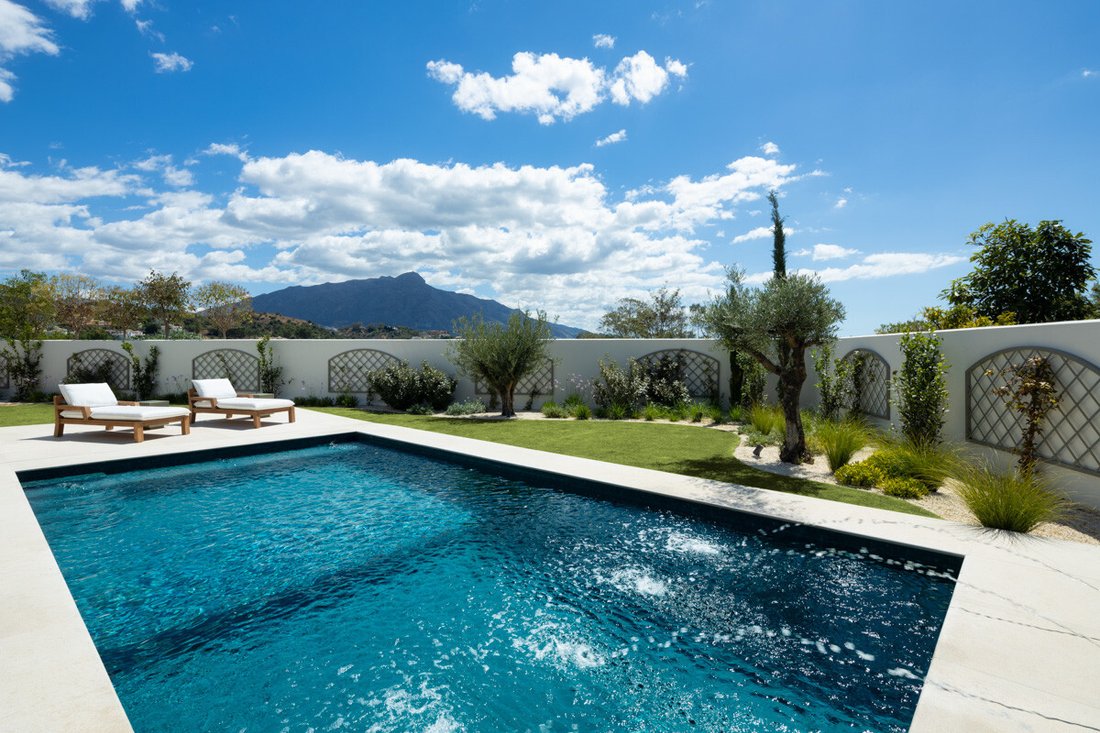 Villa in La Quinta, Benahavis, Andalusia 1 - 14808220