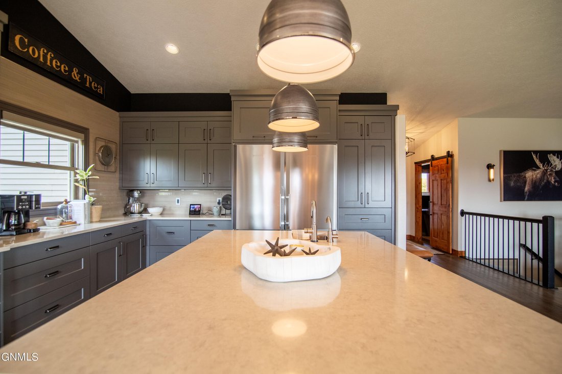 5 Bedrooms Single Family Detached In Bismarck, North Dakota, United