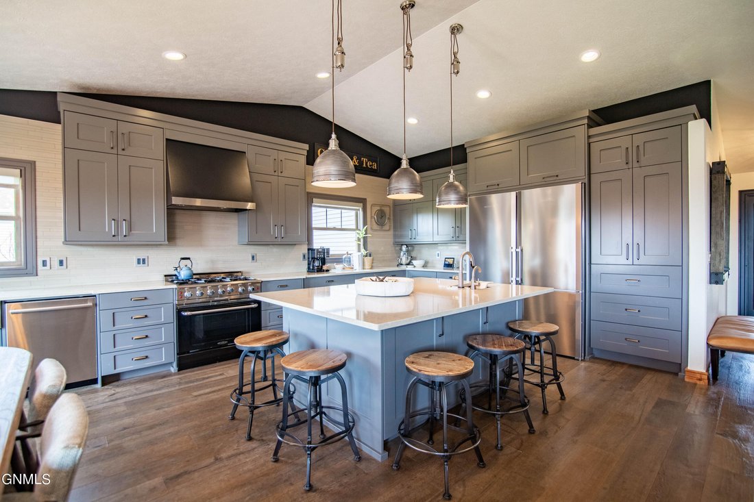 5 Bedrooms Single Family Detached In Bismarck, North Dakota, United