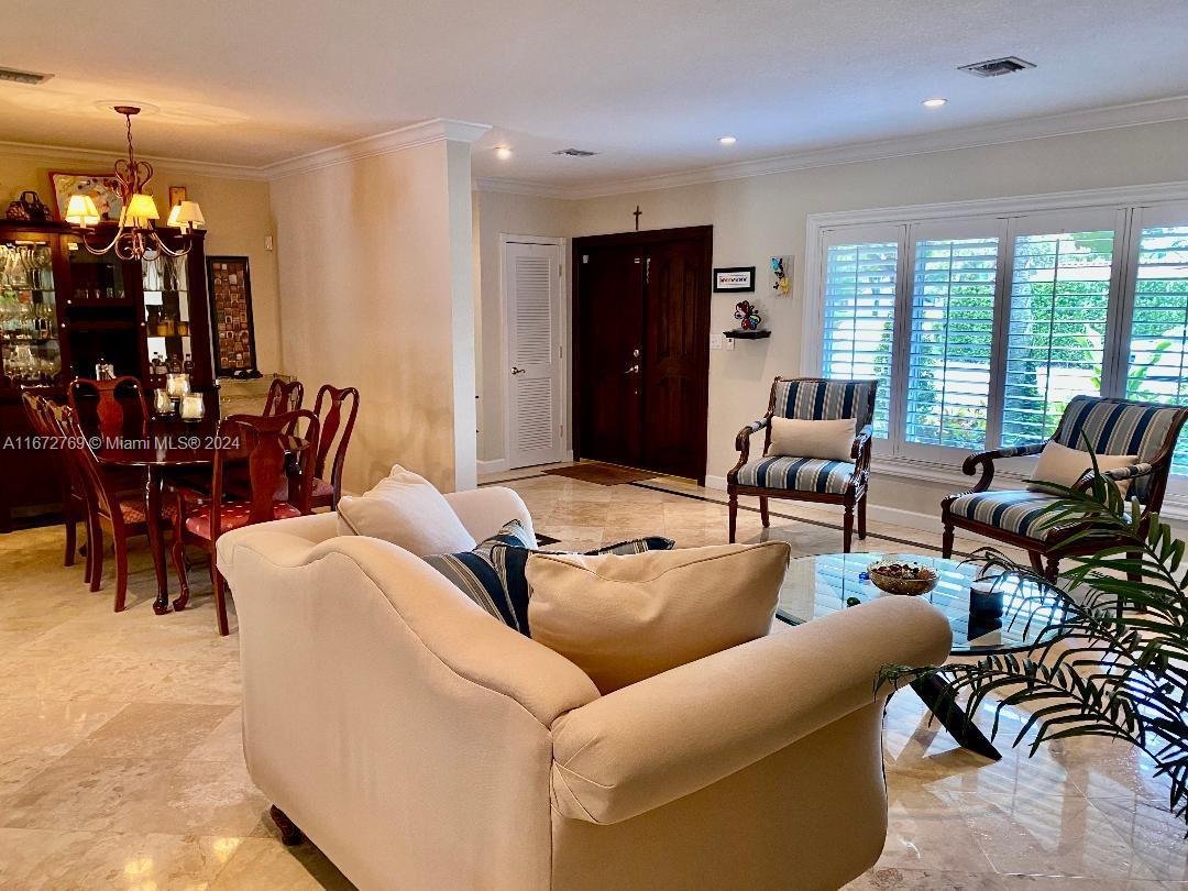 4 Bedrooms Single Family Detached In Miami, Florida, United States For