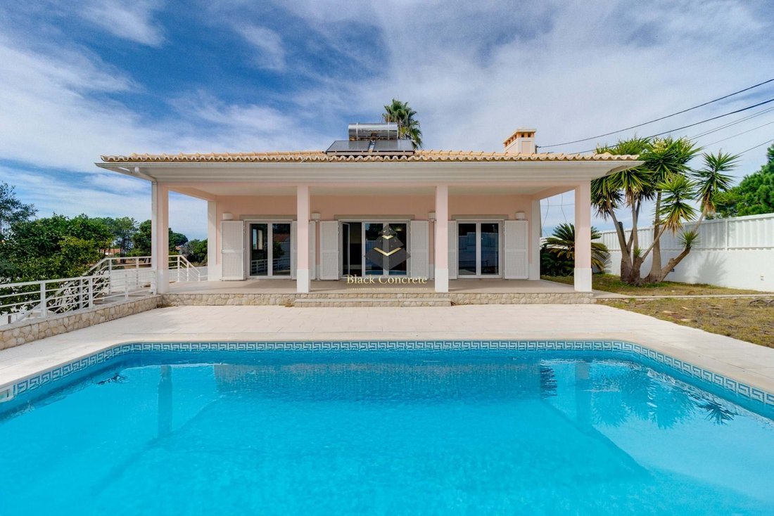 Villa in Sesimbra (Castelo), Setubal, Portugal 1 - 14798666