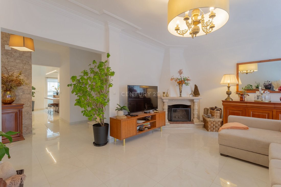 4 Bedroom House In Vale Milhaços In Corroios, Setubal, Portugal For