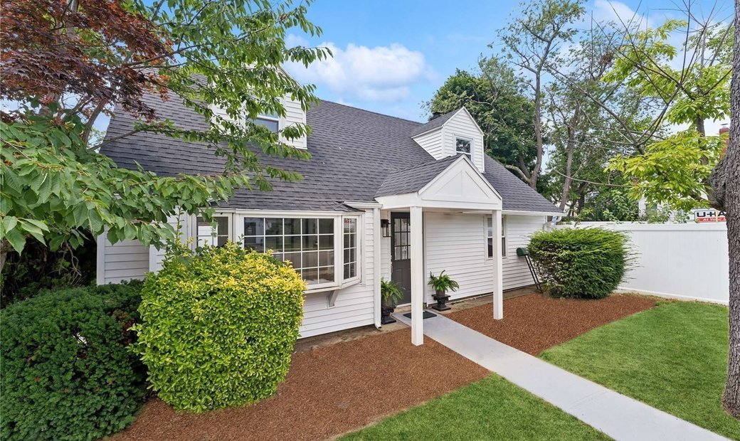 House Valley Stream In Valley Stream, New York, United States For Sale