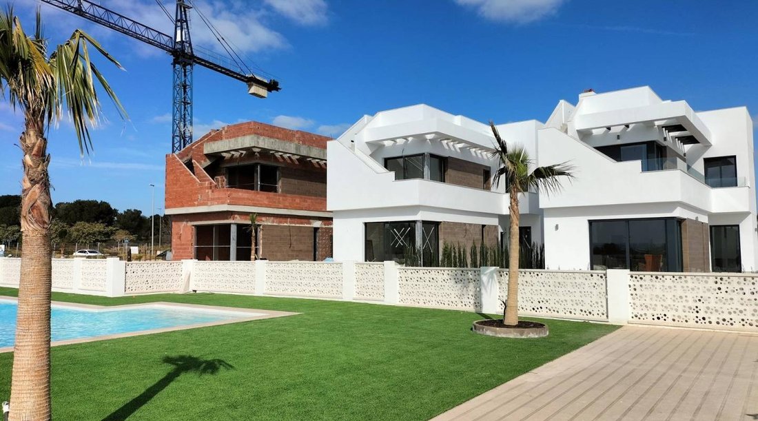 Villa in Pilar de la Horadada, Valencian Community, Spain 1 - 14798925
