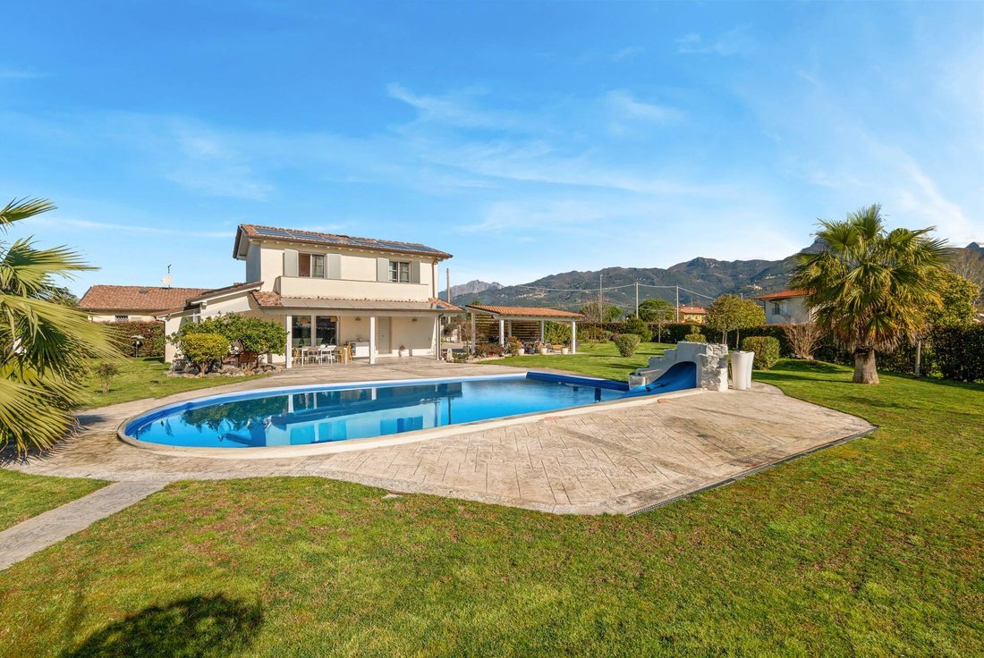 Villa in Capezzano Pianore, Camaiore, Tuscany 1 - 13937413