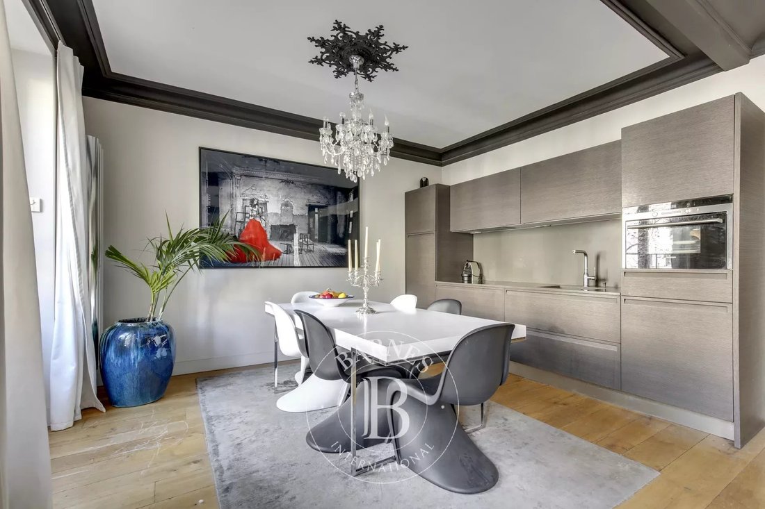 Paris 7 Ecole Militaire 3 Rooms Renovated In Paris, île De France