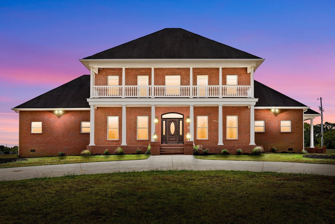 Residential Woodlawn In Woodlawn, Tennessee, United States For Sale