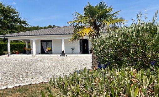 Villa in Lesparre-Medoc, Nouvelle-Aquitaine, France 1