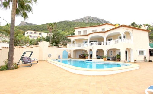 Chalet in Calp / Calpe, Valencian Community, Spain 1