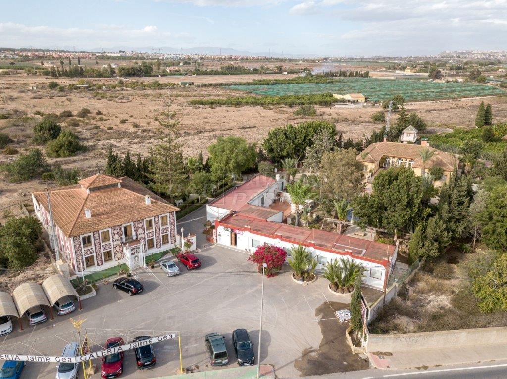 Whispers of Andalusia: A Triumvirate of Sunlit Estates in Valencia’s Golden Heart