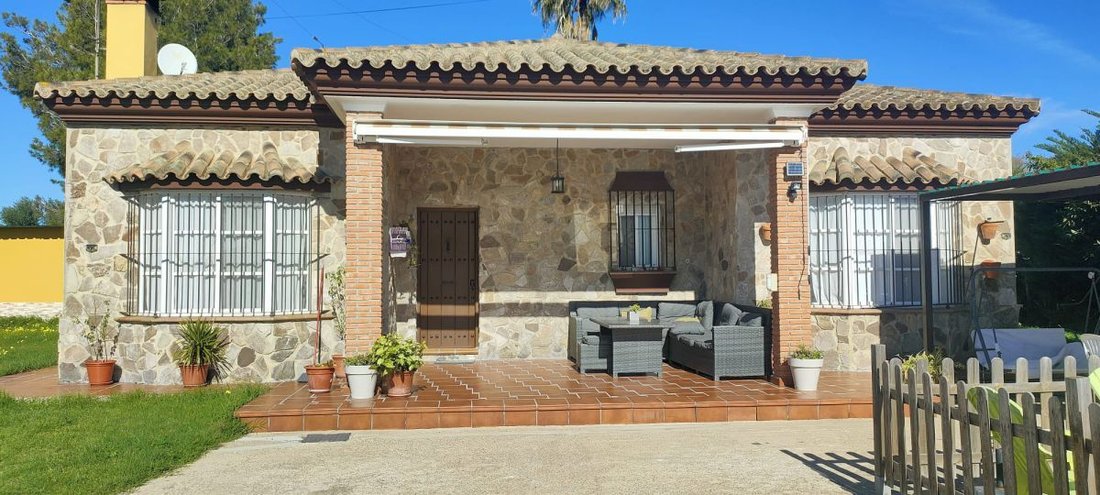 Chalet in Chiclana de la Frontera, Andalusia, Spain 1 - 14814429